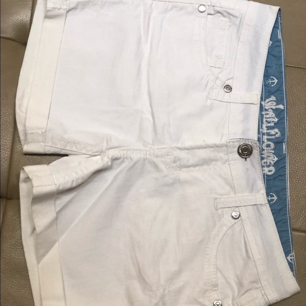 White jean shorts - Wallflower